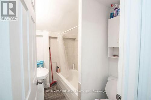 24 Duke Street, Brantford, ON - Indoor Photo Showing Bathroom