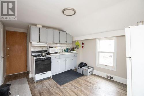 24 Duke Street, Brantford, ON - Indoor Photo Showing Kitchen