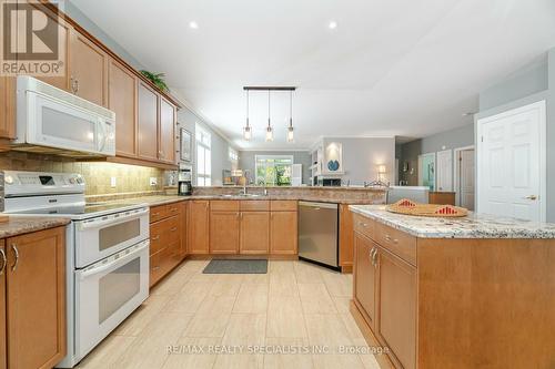 3366 Edgewood Crescent, Lincoln, ON - Indoor Photo Showing Kitchen