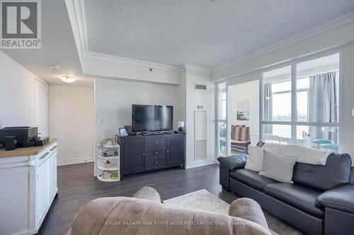 2106 - 3 Marine Parade Drive, Toronto, ON - Indoor Photo Showing Living Room