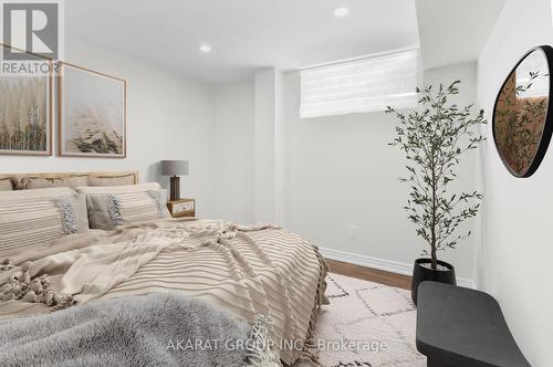 4214 Amaletta Crescent, Burlington, ON - Indoor Photo Showing Bedroom