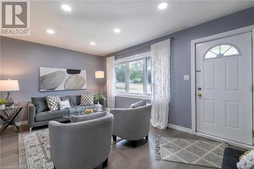 162 Victoria Road N, Guelph, ON - Indoor Photo Showing Living Room