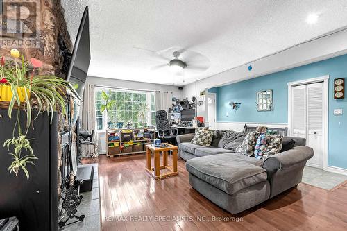 2958 King Street, Caledon, ON - Indoor Photo Showing Living Room