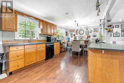 2958 King Street, Caledon, ON - Indoor Photo Showing Kitchen