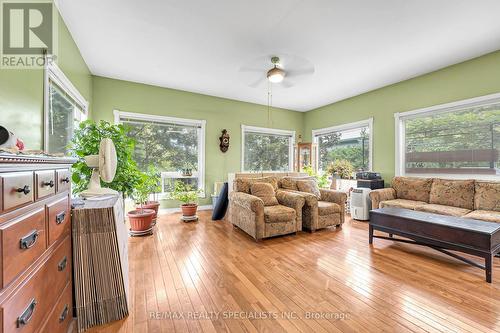 2958 King Street, Caledon, ON - Indoor Photo Showing Living Room