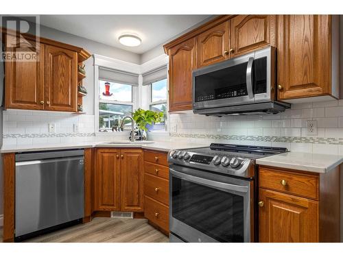 307 Sumac Road E, Kelowna, BC - Indoor Photo Showing Kitchen