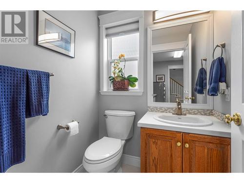 307 Sumac Road E, Kelowna, BC - Indoor Photo Showing Bathroom