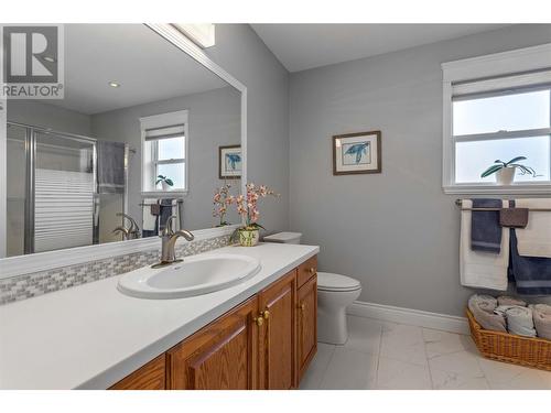 307 Sumac Road E, Kelowna, BC - Indoor Photo Showing Bathroom