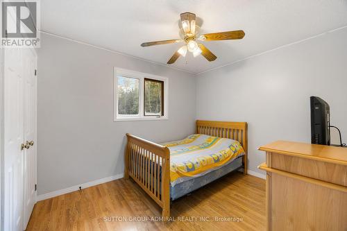 63 Scarlett Line, Oro-Medonte, ON - Indoor Photo Showing Bedroom