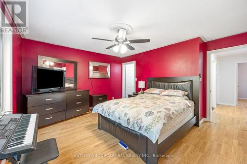 63 Scarlett Line, Oro-Medonte, ON - Indoor Photo Showing Bedroom