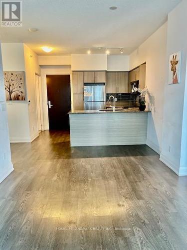 706 - 65 Speers Road, Oakville, ON - Indoor Photo Showing Kitchen