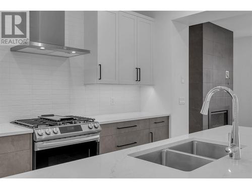 2835 Canyon Crest Drive Unit# 22, West Kelowna, BC - Indoor Photo Showing Kitchen With Double Sink With Upgraded Kitchen