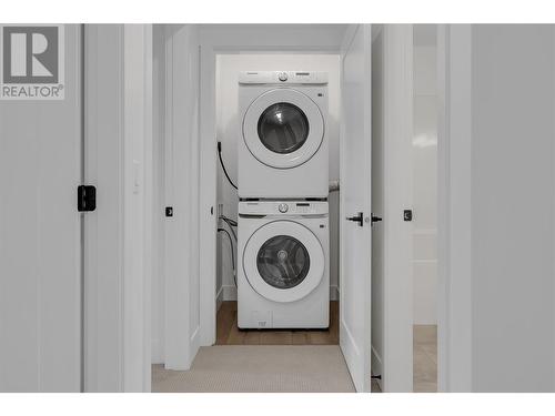 2835 Canyon Crest Drive Unit# 22, West Kelowna, BC - Indoor Photo Showing Laundry Room