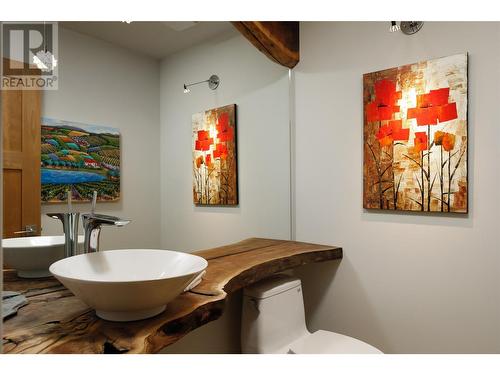 4760 Crighton Road, Kelowna, BC - Indoor Photo Showing Bathroom