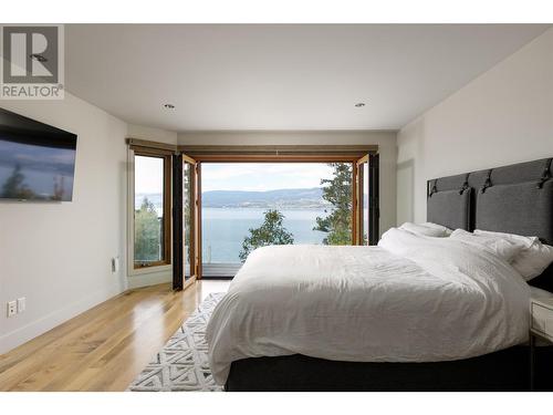 4760 Crighton Road, Kelowna, BC - Indoor Photo Showing Bedroom