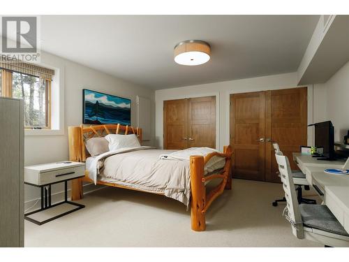 4760 Crighton Road, Kelowna, BC - Indoor Photo Showing Bedroom