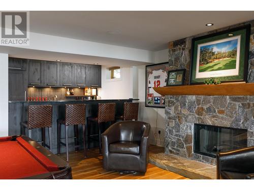 4760 Crighton Road, Kelowna, BC - Indoor Photo Showing Living Room With Fireplace