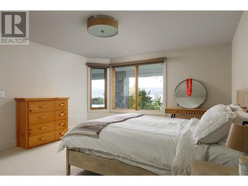 4760 Crighton Road, Kelowna, BC - Indoor Photo Showing Bedroom