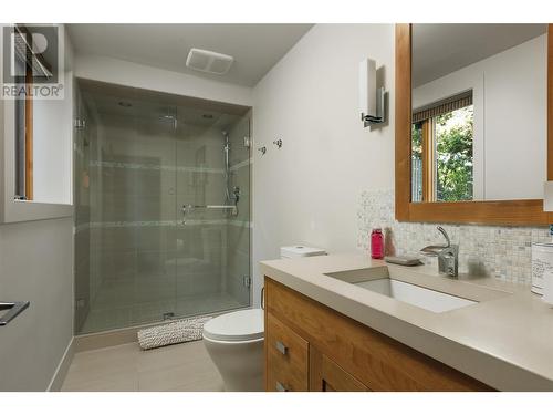 4760 Crighton Road, Kelowna, BC - Indoor Photo Showing Bathroom