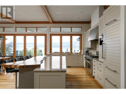 4760 Crighton Road, Kelowna, BC - Indoor Photo Showing Kitchen With Upgraded Kitchen