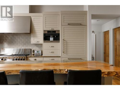 4760 Crighton Road, Kelowna, BC - Indoor Photo Showing Kitchen With Upgraded Kitchen