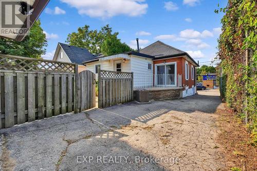 124 Whitney Place, Kitchener, ON - Outdoor