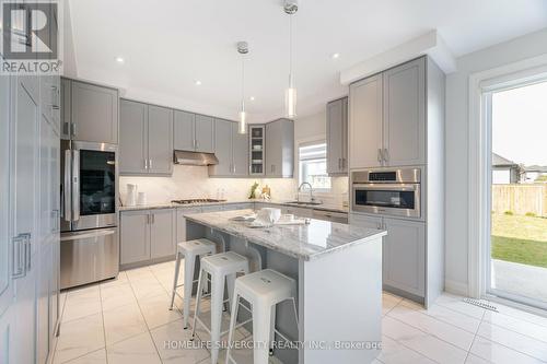 6512 Crown Grant Road, London, ON - Indoor Photo Showing Kitchen With Upgraded Kitchen