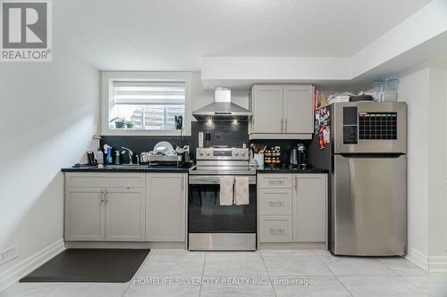 6512 Crown Grant Road, London, ON - Indoor Photo Showing Kitchen