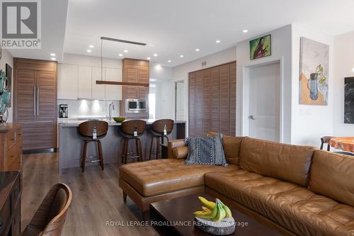 206 - 1005 Terra Verde Way, Kingston, ON - Indoor Photo Showing Living Room