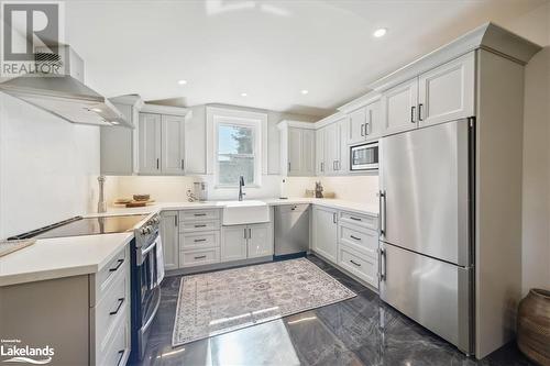 53 Kimberley Avenue, Bracebridge, ON - Indoor Photo Showing Kitchen With Upgraded Kitchen