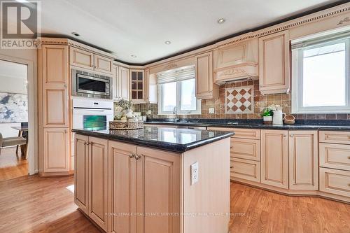 3689 Beechollow Crescent, Mississauga, ON - Indoor Photo Showing Kitchen