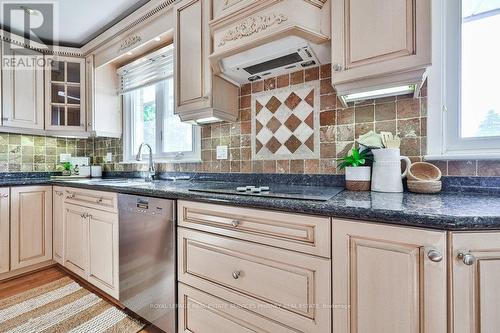 3689 Beechollow Crescent, Mississauga, ON - Indoor Photo Showing Kitchen