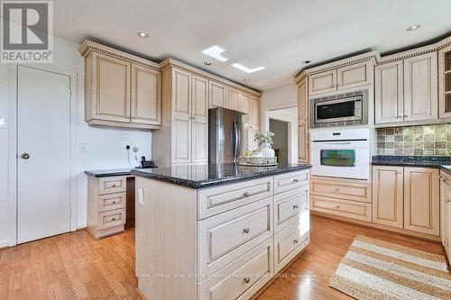 3689 Beechollow Crescent, Mississauga, ON - Indoor Photo Showing Kitchen