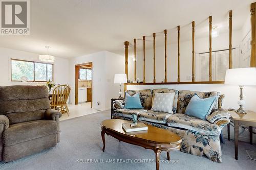 25985 Woodbine Avenue, Georgina, ON - Indoor Photo Showing Living Room