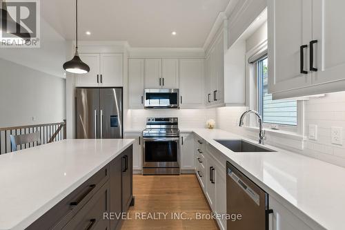 4 - 1849 Four Mile Creek Road, Niagara-On-The-Lake, ON - Indoor Photo Showing Kitchen With Upgraded Kitchen