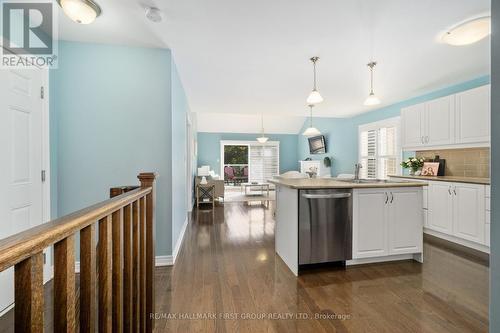 21 Greenaway Circle, Port Hope, ON - Indoor Photo Showing Kitchen With Upgraded Kitchen