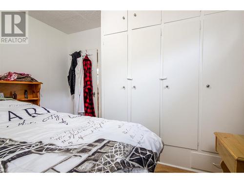 1385 6 Highway, Cherryville, BC - Indoor Photo Showing Bedroom