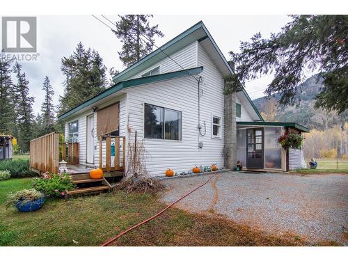 1385 6 Highway, Cherryville, BC - Outdoor