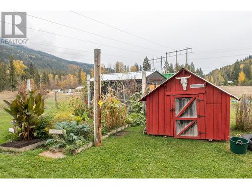 1385 6 Highway, Cherryville, BC - Outdoor