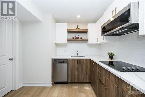 60 Kayenta Street, Ottawa, ON - Indoor Photo Showing Kitchen With Upgraded Kitchen