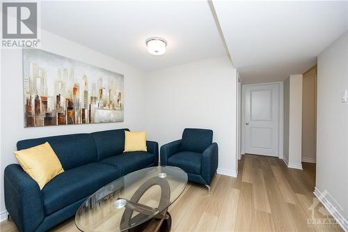 60 Kayenta Street, Ottawa, ON - Indoor Photo Showing Living Room