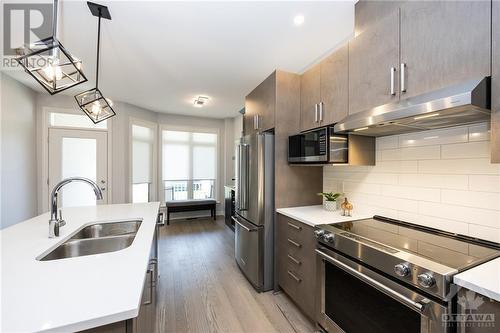 60 Kayenta Street, Ottawa, ON - Indoor Photo Showing Kitchen With Double Sink With Upgraded Kitchen