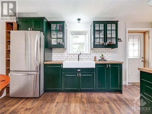 86 North Street, Perth, ON - Indoor Photo Showing Kitchen