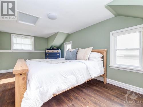 86 North Street, Perth, ON - Indoor Photo Showing Bedroom