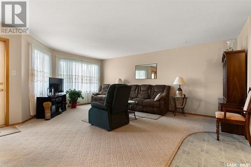 111 6 Lorne Place, Regina, SK - Indoor Photo Showing Living Room