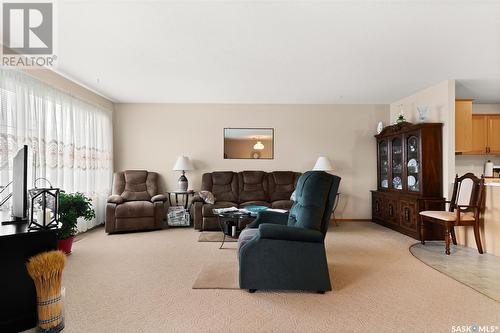 111 6 Lorne Place, Regina, SK - Indoor Photo Showing Living Room