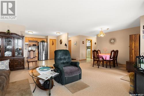 111 6 Lorne Place, Regina, SK - Indoor Photo Showing Living Room