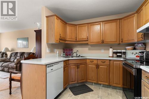 111 6 Lorne Place, Regina, SK - Indoor Photo Showing Kitchen