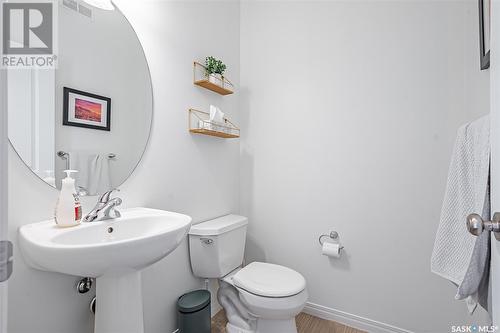 306 Maguire Court, Saskatoon, SK - Indoor Photo Showing Bathroom