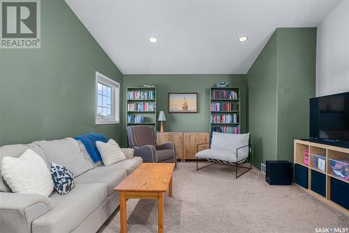 306 Maguire Court, Saskatoon, SK - Indoor Photo Showing Living Room